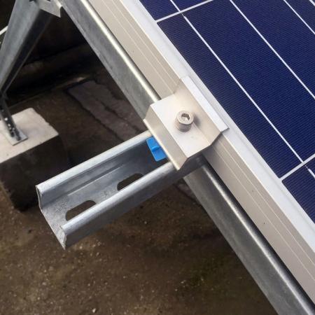 Système de montage solaire au sol en acier galvanisé à chaud
